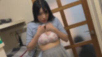 [Séance privée] Une femme jouit abondamment. Elle se donne à son mari sous son regard. Malgré une certaine réticence, elle libère une quantité impressionnante de liquide, trempant...