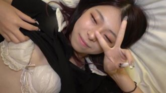 【9/15까지 1281pt】19세 162cm, 42kg 아도케나사 감도는 휴대 숍 점원. 오산의 생고추를 물고 우트리 순종. 2연속생 질 내 사정【무・질 내 사정・얼굴 내림】