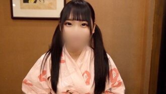 [Sem Censura][Rosto Revelado][Gozo Dentro] Uma viagem de um dia para uma fonte termal com a idol de 18 anos Honoka-chan, que se parece com Yui Aragaki ♡ Seu traje de yukata desarru...