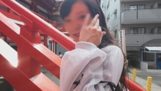 [個撮・屋外セックス] 〈言いなり不倫妻〉「えっ！ここでするんですか？」街の片隅でエロ行為！ 人が来るかもしれない場所でフェラ＆セックス！興奮しまくり ホテルで中出しドピュー！！