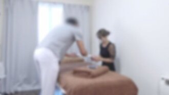 ♡Metade do preço até 4 de outubro! [Sem/Sem Ejaculação] Parece esbelta à primeira vista, mas na verdade é super apaixonada. Um homem solteiro e trabalhador volta sempre dizendo "Te...