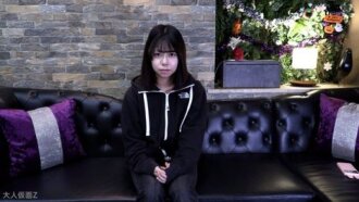 [Première fois filmée par un amateur] Mana (18 ans), une fille super mignonne avec seulement deux expériences à son actif. Sa première fellation, son premier sextoy, son premier éj...