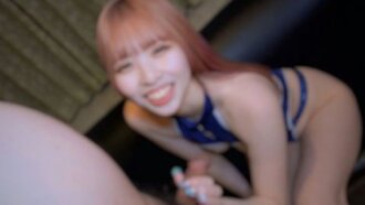 【否】一位拥有白皙肌肤、丰满F罩杯、身材姣好、笑容甜美开朗的美女！她喜欢被后入，当你直接刺激她的阴蒂时，她会一次又一次地达到高潮，并喊道：“感觉太棒了！我要高潮了！”她会吞下体内的...