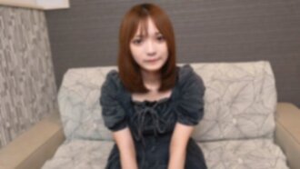 31号前仅需2990pt！ ！ 【完全无码】*首次拍摄，无拍摄经验，几乎没有与男性接触的经验* 一个“奇迹发现”——一位略带体毛（20岁）、天真无邪、胸部丰满的女学生。第一次拍摄，她有些紧张。 （附...