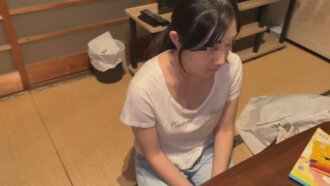 [Séance photo privée] Ma femme est hypocondriaque. Elle a été forcée de participer contre son gré et elle s'est mise à sangloter...