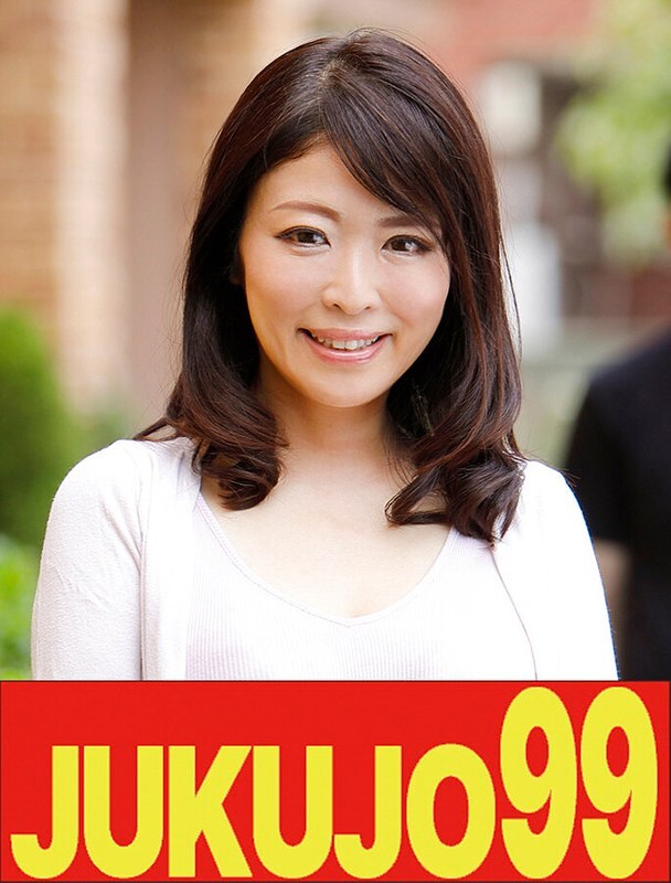H_1489J9900751A [Khoảng bốn mươi tuổi] Quan hệ tình dục dưới một mái nhà: Ryoka Aoyama - Làm chuyện đó trong phòng khách nghĩa là bạn sẽ bị nhìn thấy. - Aoyama Suzuka