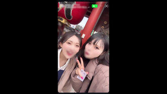 我以为我们只是朋友，结果我们却发生了女同性恋关系，还玩了三人行，哈哈。这是一部关于两个20岁身材苗条、胸部丰满的女孩友谊破裂的纪录片。