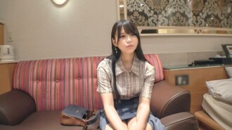 「這簡直太火辣了！這個外表平平的女孩竟然藏著傲人的雙峰！她看起來很安靜，但當你把你的雞巴插進去的時候，她就會瘋狂地呻吟！她那F罩杯的乳房劇烈地搖晃著……」 MGS Video（Prestige Group）成人視頻流媒體網站