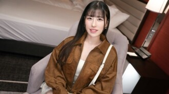 „Eine Kindergärtnerin mit einem bezaubernden Lächeln! Sie spielt die Hauptrolle in einem Erotikvideo, das von einer ehemaligen Influencerin der Erotikbranche inspiriert wurde! Als der Darsteller sie berührt, trifft sie direkt die Kamera und spritzt unscharf! [Erster Dreh] Sie dreht Erotikvideos online...“: MGS Video (Prestige Group) Streaming-Plattform für Erotikvideos