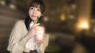 "Tất cả đàn ông đều phát cuồng khi nhìn thấy một cô sinh viên đại học xinh xắn và gợi cảm trong chiếc váy ngắn! Cô ấy rất tò mò về tình dục nhưng không thể thành thật về điều đó và...