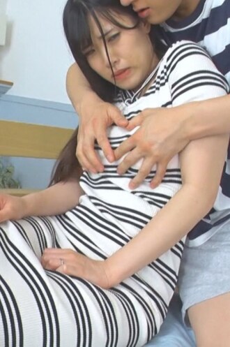 她明明在反抗，卻還是濕透了。我把最喜歡的已婚女人變成了性奴。